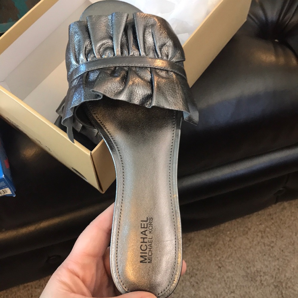 New Michael Kors Metallic Leather Slide shoe sz 7